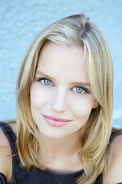 Alexis Clayton interpreta Anne Davrow