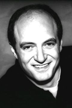 Stanley DeSantis interpreta Crew Member (uncredited)