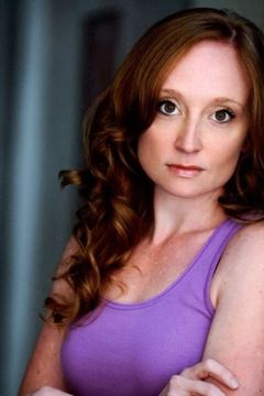 Julianna David interpreta Sorority Girl