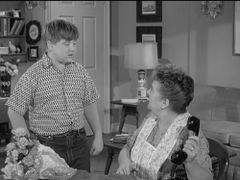 Robert'Rusty' Stevens interpreta Sonny Pollitt