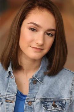 Mackenzie Graham interpreta Bess Marvin