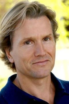 Peter Lavin interpreta (voice)
