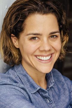 Kate Wharton interpreta Jen Kissoon