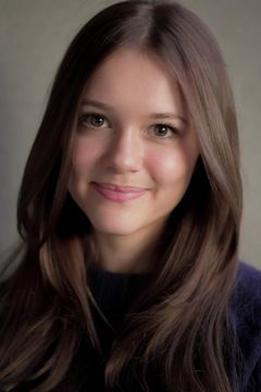 Juliette Hawk interpreta Suzie Blake