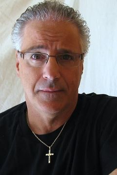 Eddie Sicoli interpreta Paul
