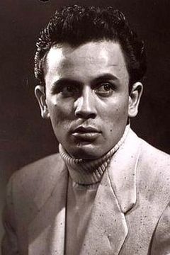 Armand Alzamora interpreta Ramirez (uncredited)