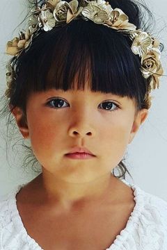 Shirelle Mai-Yvart interpreta Little girl riding a bicycle