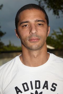 Lewis Young interpreta Snatcher (uncredited)