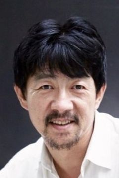 Hong Sung-duk interpreta Father