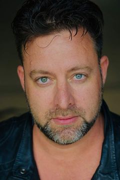 Julian Paul interpreta Prison MP