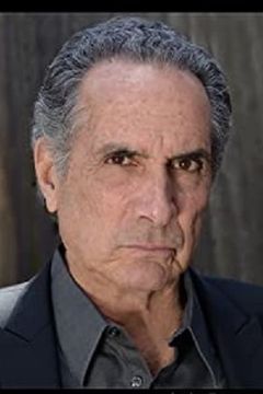 Artie Pasquale interpreta Mobster (uncredited)