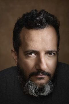 Yoav Levi interpreta Operative #1