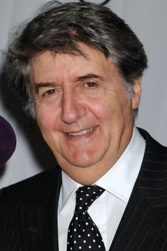 Tom Conti interpreta Dr. Jacquin