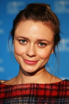 Maeve Dermody interpreta Sandy