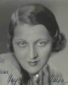 Alice Field interpreta La prostituée