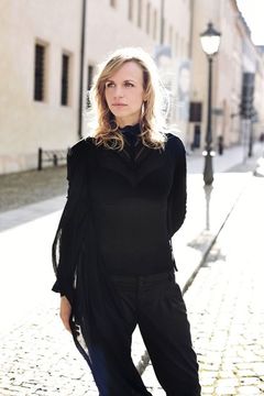 Katrin Jaehne interpreta Laura