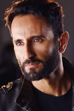 Nick Shakoour interpreta Zebedee