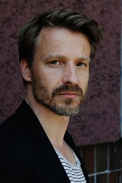 Maximilian von Pufendorf interpreta Niclas Sedlaczek