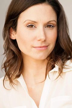 Lorrena Magaña interpreta Waitress