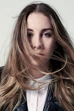 Este Haim interpreta Este Kane