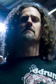 Paul Mazurkiewicz Jr. interpreta Thrasher Band'Cannibal Corpses'