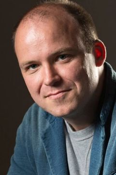 Rory Kinnear interpreta Gary