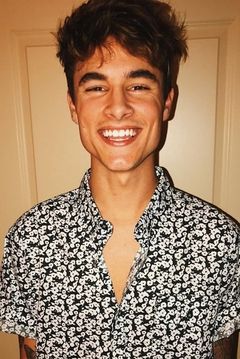Kian Lawley interpreta Rob Cokran