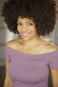 Tiara Parker interpreta Female Intern #2