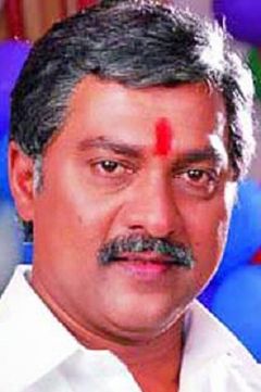 Vinod Kumar interpreta Ravi