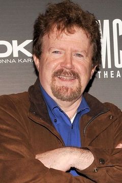Gary Goddard interpreta Man at Beach (uncredited)