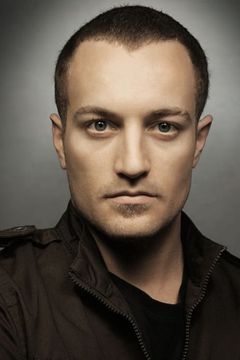 Tyrel Meyer interpreta Merc