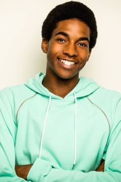 Deshaun Clarke interpreta Little Boy