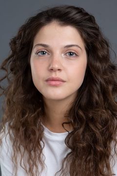 Yelyzaveta Tsilyk interpreta Brother's Girlfriend
