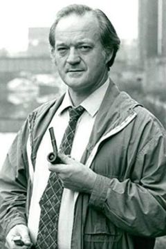 Ian Hogg interpreta Sir John Gates