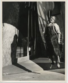 David Birks interpreta Crewman (uncredited)