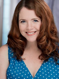 Evelyn Hurley interpreta One of Upgrayedd's Ladies (uncredited)