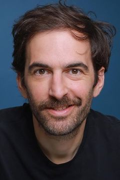 Flavien Dareau interpreta Le serveur
