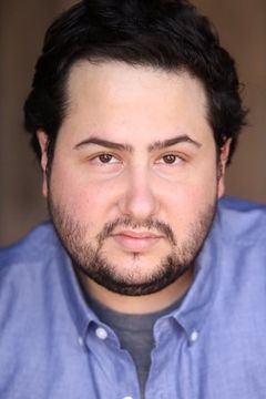 Jack Salvatore, Jr. interpreta Larry Riesman
