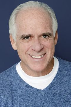 Barney Fitzpatrick interpreta Commissioner