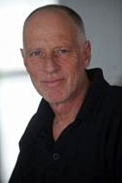 Jack Vecht interpreta Mr. Stein