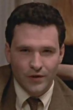 Dan Olmstead interpreta Randy Beckett