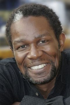 John Douglas Thompson interpreta Arthur Scott
