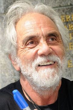 Tommy Chong interpreta Yax (voice)