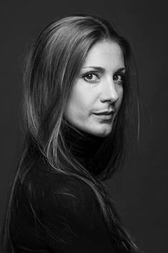 Nina Zanjani interpreta Kristina