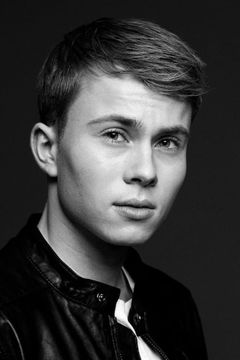 Lasse Fogelstrøm interpreta Marcus