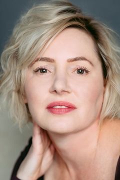 Victoria Bidewell interpreta Pregnant Sue
