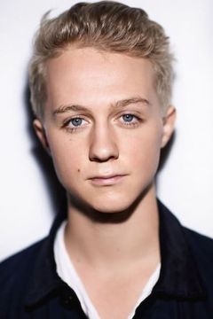 Louis Corbett interpreta Avery