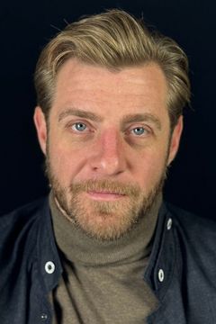 Rodion Kuzmin interpreta Executive #3