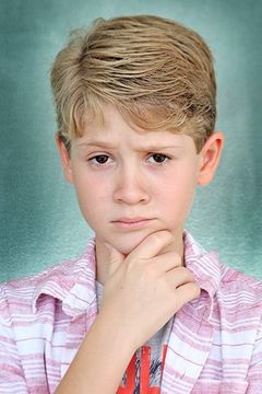 Samuel Jove interpreta Zachary