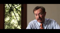 Robert Gnaizda interpreta Self - Former Director, Greenlining Institute